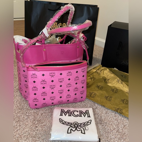 MCM Aren Shopper Medium Tote with Detachable Clutch NWT Pink and Black authentic - Picture 5 of 11